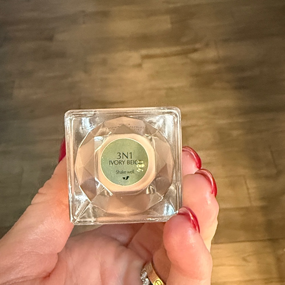 Estée Lauder ReNutriv Ultra Radiance Ivory Beige 3N1 - brand new! - Picture 5 of 7